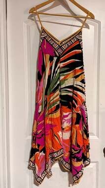 Flying Tomato Simple Melody Floral Tropical Print Handkerchief Hem Slip Dress